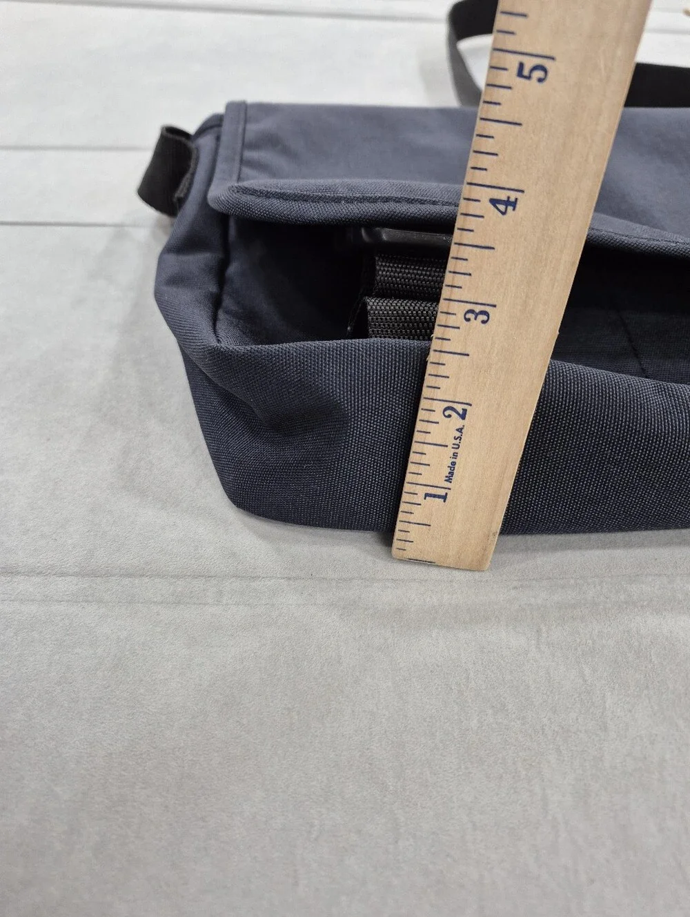 Eastpak small messenger